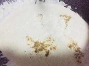 拌匀后调入少许胡椒粉