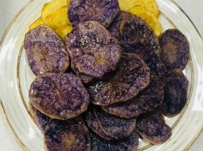 炸好后捞出沥干油分