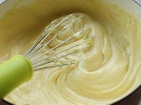 继续加热搅拌至顺滑即可，豆乳酱就做好了。晾凉待用。