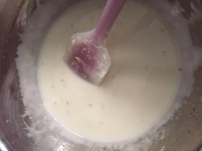 可加入少许泡开的菊花瓣。