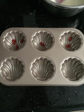 可放入枸杞进行装饰。