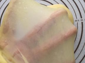 加入黄油、盐揉完全阶段。