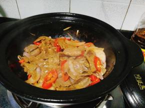 再次加入，蚝油，生抽，白糖，孜然粉