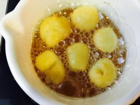 慢慢的，它自己会膨胀起来。放时要给它留膨胀空间。