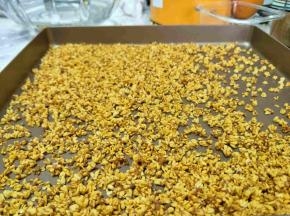 吹到花没有水洗的水分了。花体较干爽，就是类似刚采摘时候的程度就可以了。