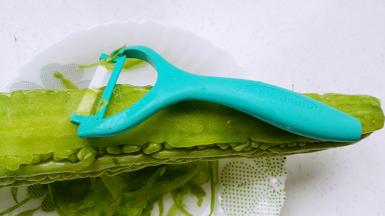 苦瓜片薄、通透。