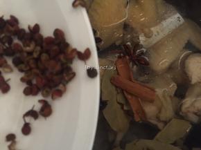放入另一半花椒