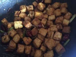 翻炒至收汁即可