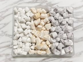 三种味道的芋圆便做好了，一次吃不完可放入冰箱冷冻，想吃时再取出