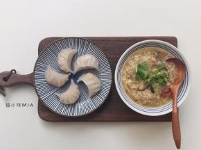 出锅就可以吃啦，自己做的虾饺，干净卫生，快来试试吧