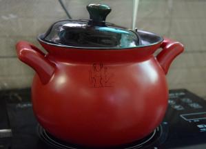 一起煮约40分钟，煮的过程中最好搅拌搅拌