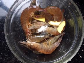 盐和姜，腌制十五分钟