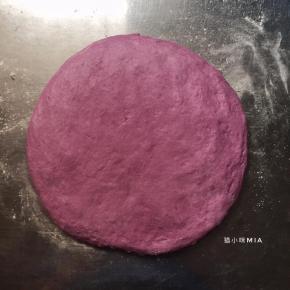 发酵好的面团排气