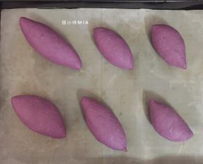 收口朝下，再用手整理一下造型