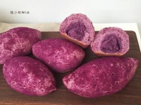 放入已预热好的烤箱中层，160度烘焙30分钟，中途及时加盖锡纸，防止颜色变黑，出炉后晾至微温，室温保存即可