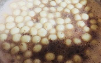 待小圆子漂浮在表面，即可关火