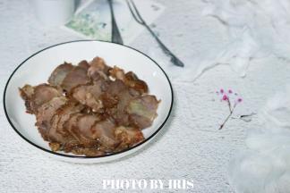 炖好的牛肉切片食用，可做配菜，也可下面与面条同食