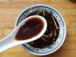 放入两勺香醋，搅拌好即可