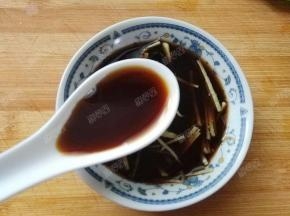 放入两勺香醋，搅拌好即可