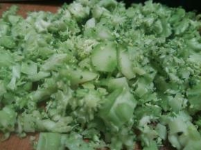 花梗另外切下来，切小丁