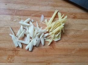 生姜大蒜切丝