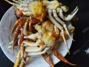 炒好的大闸蟹盛出备用。