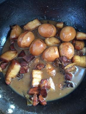 加入适量盐小火慢炖半小时即可。