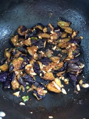 翻炒均匀即可出锅。