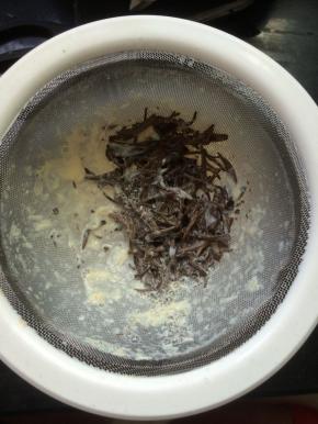 把茶叶过滤出来