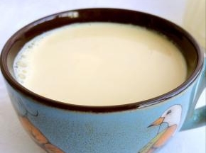 倒入杯子中即可