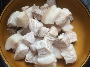 捞出放入碗中备用
