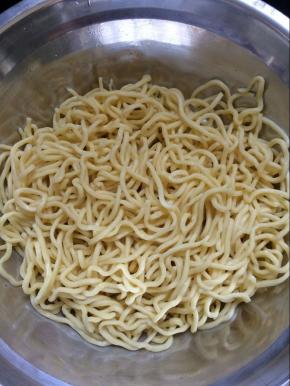 沥干水份，备用