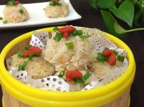 上面洒点小葱叶一和枸杞子