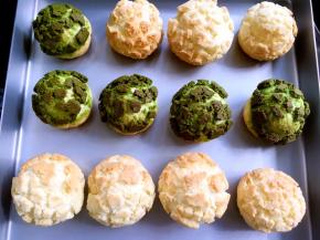 入烤箱200度烤20分钟，之后再闷5分钟取出