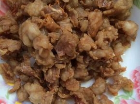 捞出的油渣可以包包子，或者炒菜，不要浪费。