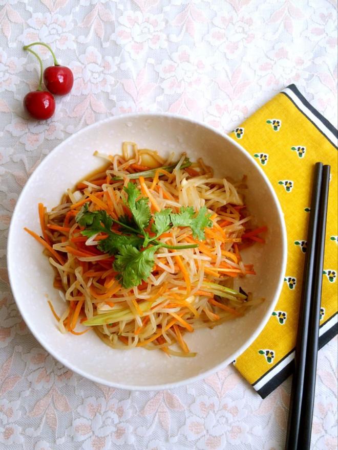 凉拌胡萝卜豆芽