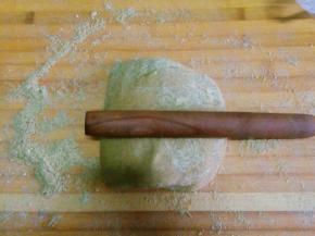 10. 这样就差不多了 开始整形 并且擀成长方形