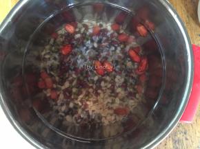 接着放入适量清水浸泡2小时以上