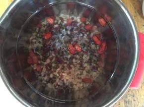 接着放入适量清水浸泡2小时以上