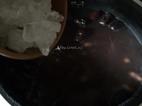 煲至剩下十几分钟时放入适量冰糖