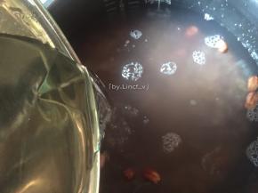 加入适量清水（可按1:8的量，即五谷300g、水2400g，根据个人喜好吧）