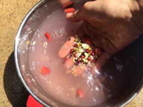 先将除红枣、冰糖外的五谷杂粮洗净