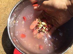 先将除红枣、冰糖外的五谷杂粮洗净