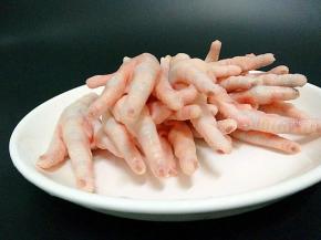 鸡瓜洗净，剪去指甲。