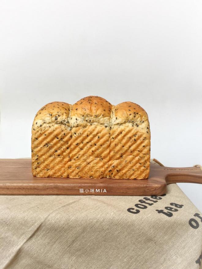 黑芝麻吐司