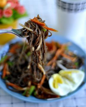 9、一道美味的意大利荞麦面就做好了，看到这胃口是不是已结咕咕的叫开了？如果你想吃，就赶快动手做这道美味正宗的意大利面吧！