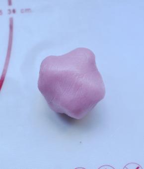 5、加入面团里揉匀