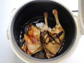 冷却后斩断，然后准备好酱汁，吃时候沾就好