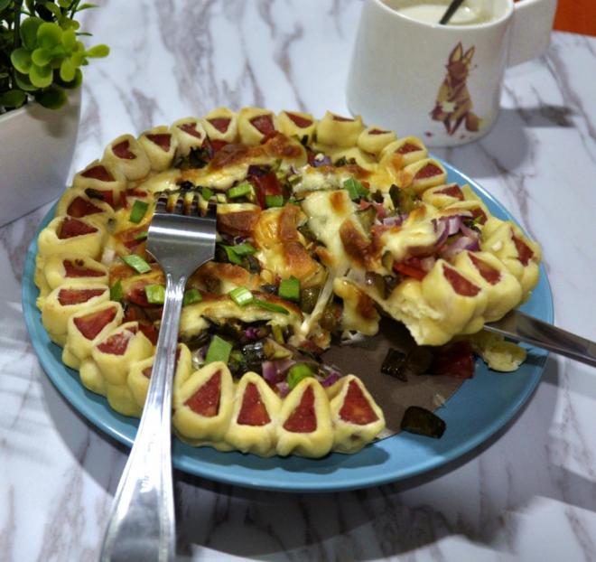 火腿肠花边披萨