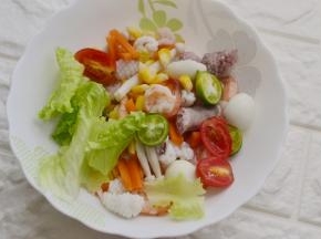 将所有食材放入碗内